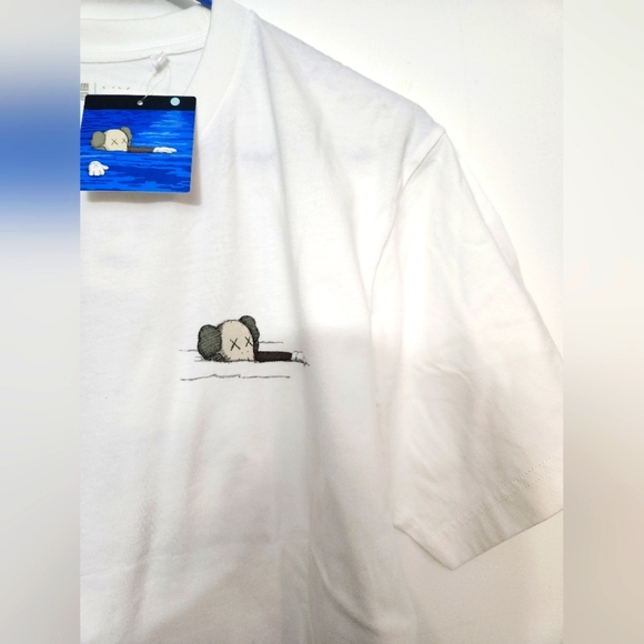 Uniqlo x KAWS T-SHIRT (Japan) - Picture 4 of 4